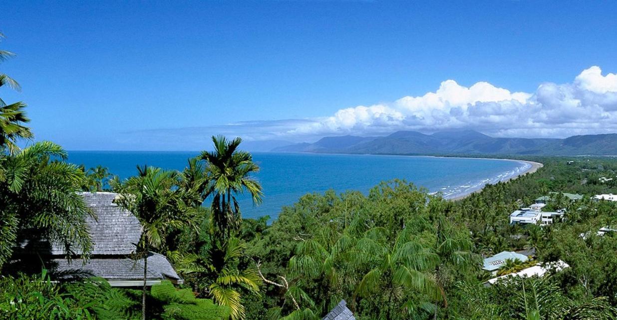 Villa Empat Puluh Dua Port Douglas Exterior photo